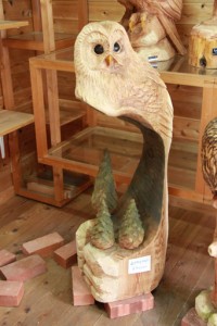 森を守るふくろう　チェーンソーアート　ジャパン　アート　作家